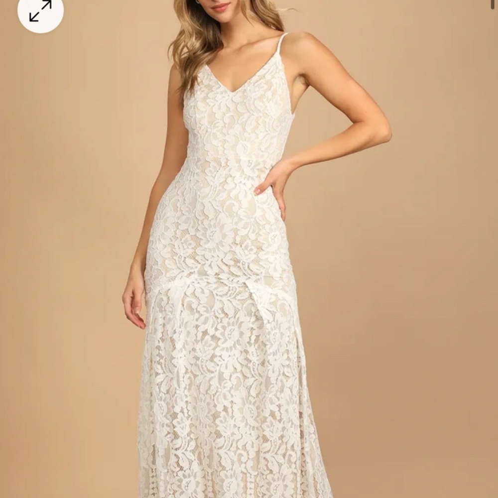 Lulu's White Sleeveless V-Neck Bridal Gown